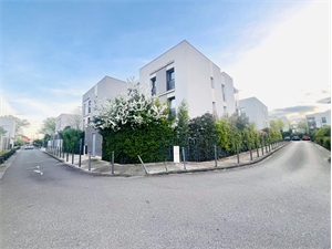 t4 à la vente -   69500  BRON, surface 74 m2 vente t4 - UBI424556935